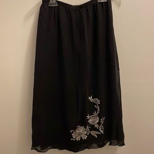 Flowing embroidery skirt